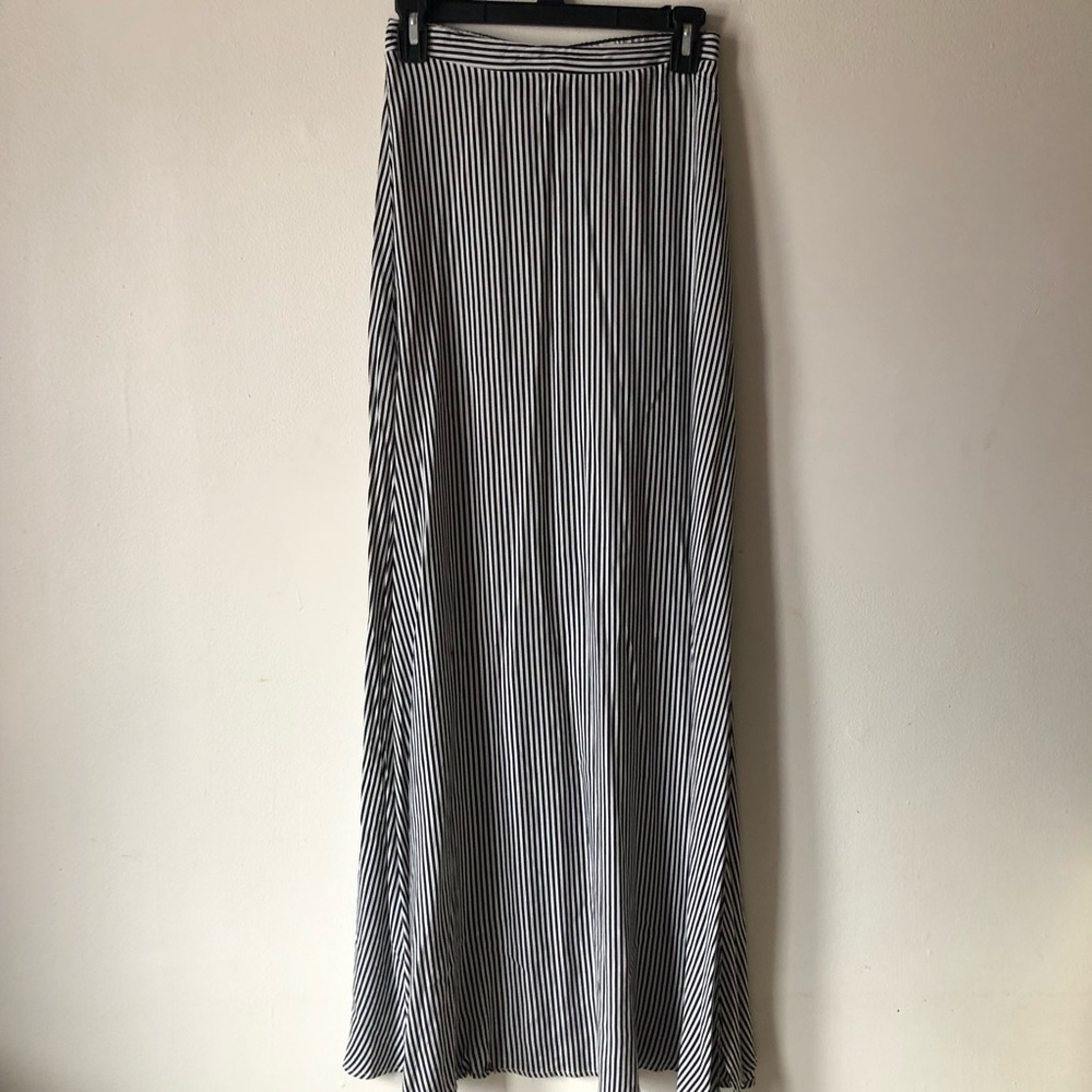 ❤️Aakaa Maxi Skirt Long Slits Black and White Striped Rayon Size S